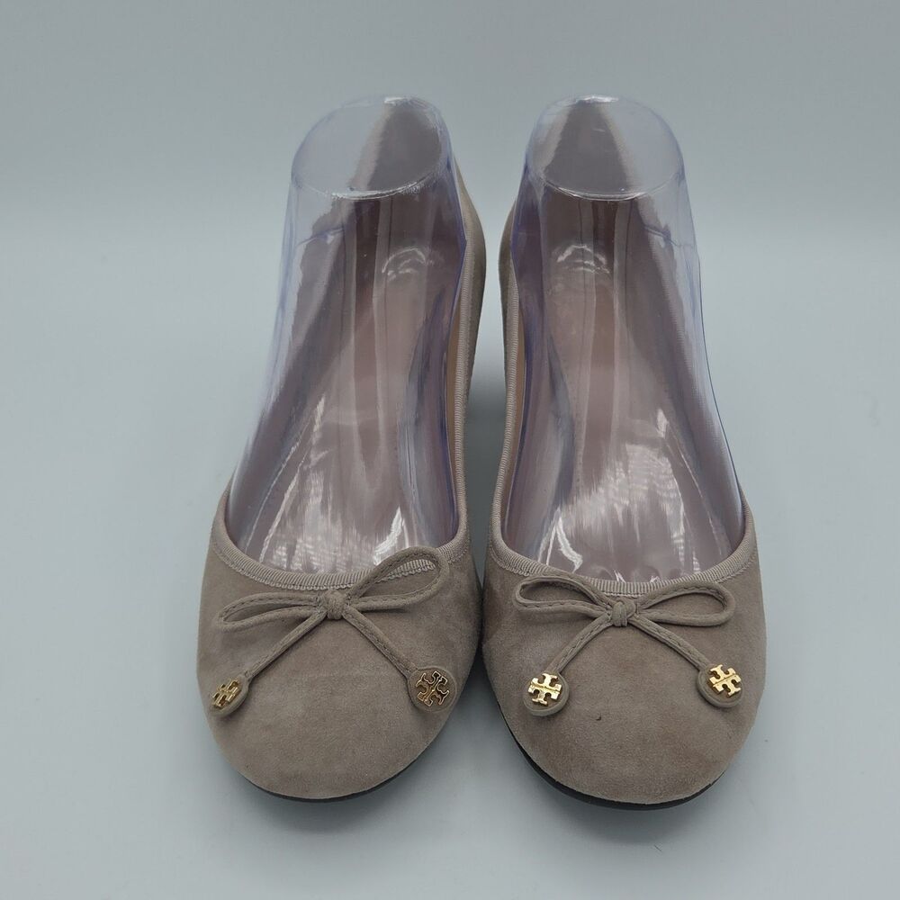 Tory Burch Claire Taupe Suede Low Block Heel Pumps Round Toe Bow Shoes 9.5 - Picture 3 of 8